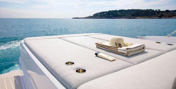 Sun pad at the front.
