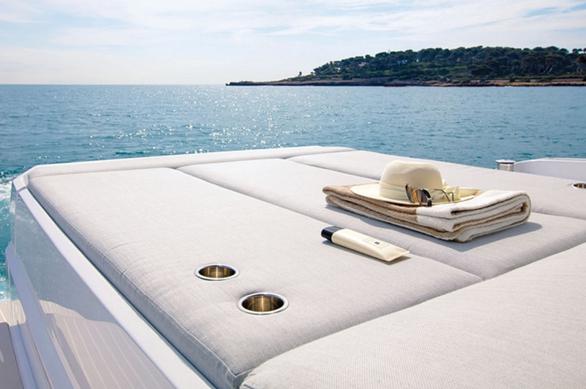 Azimut 51 exterior
