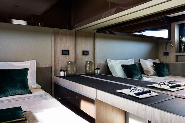 Azimut 51 cabin